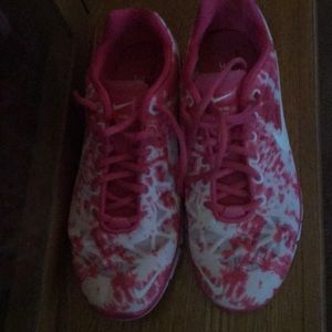 Hot pink tye dye women’s Nike free tennis shoe